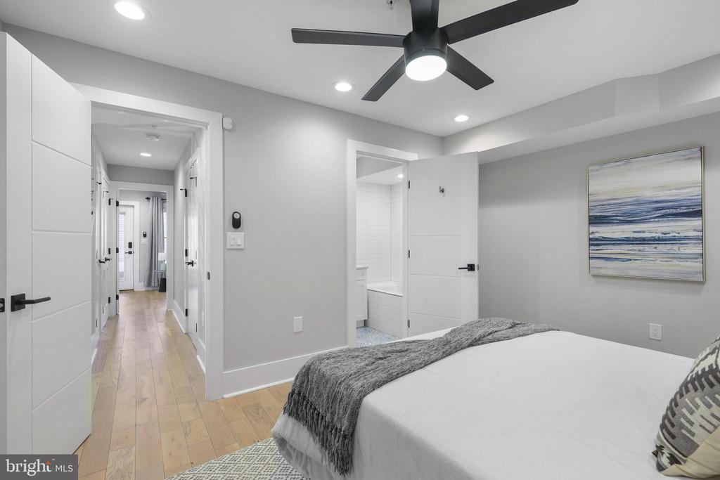 113 U St NE #1