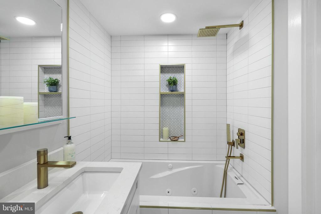 113 U St NE #1