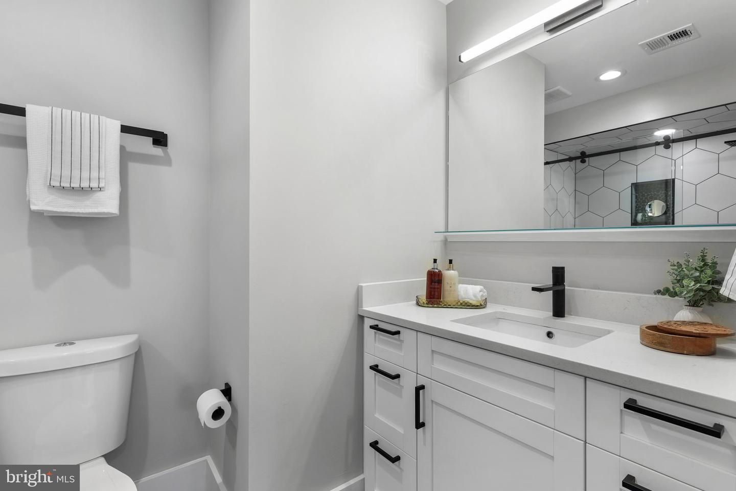 113 U St NE #1