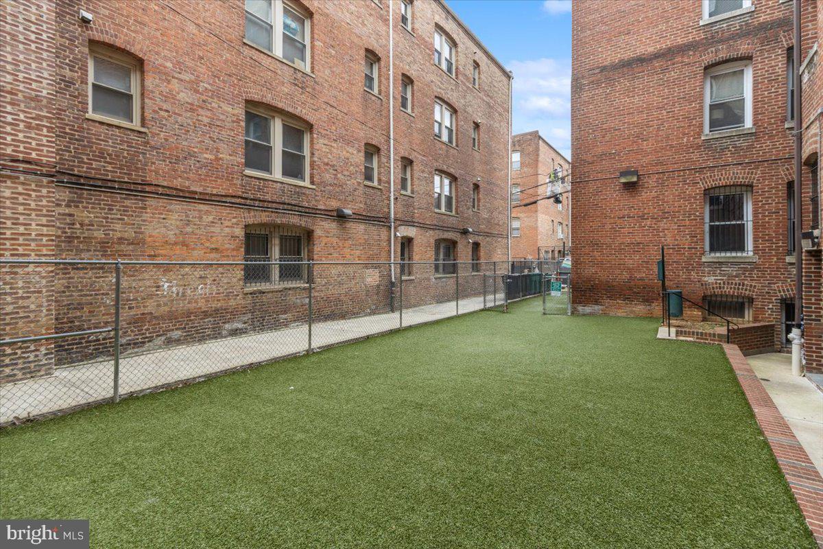 1458 Columbia Rd NW #105