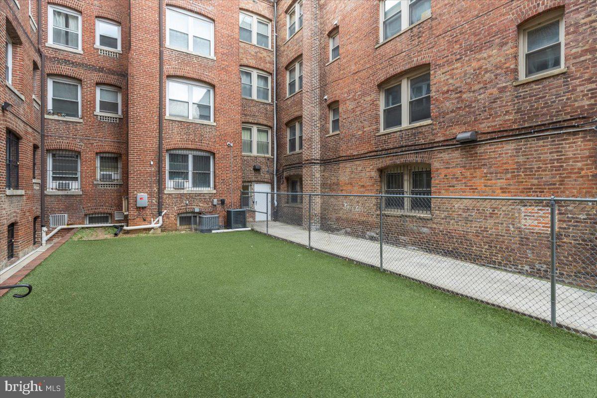 1458 Columbia Rd NW #105