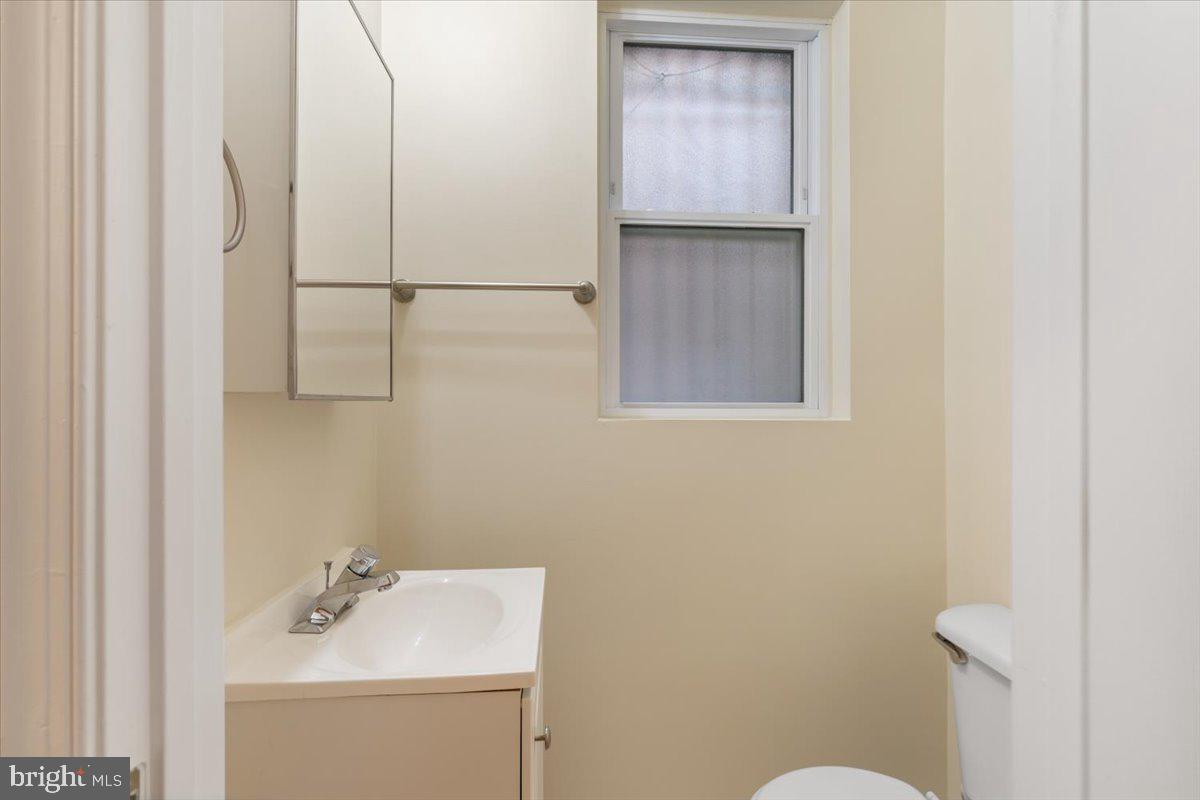 1458 Columbia Rd NW #105