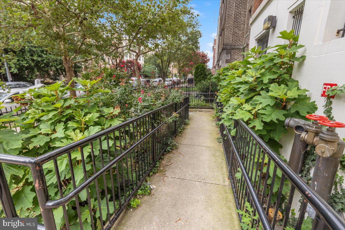 1458 Columbia Rd NW #105