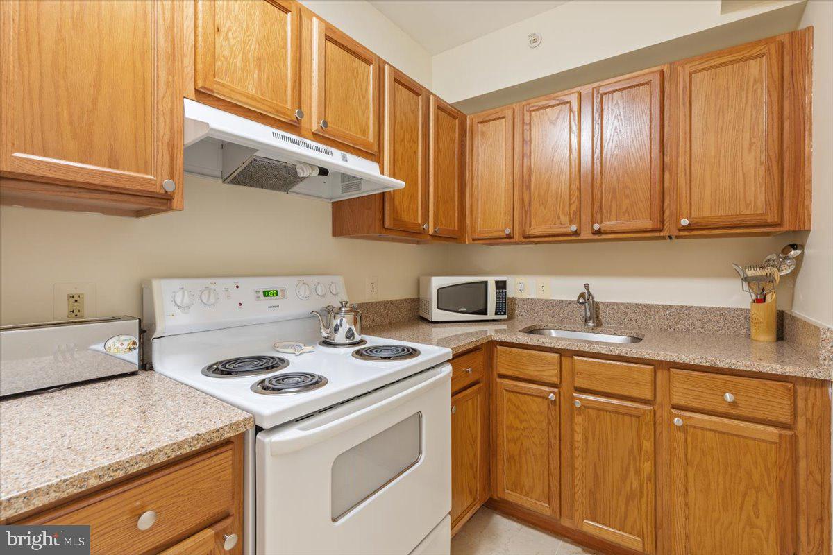 1458 Columbia Rd NW #105