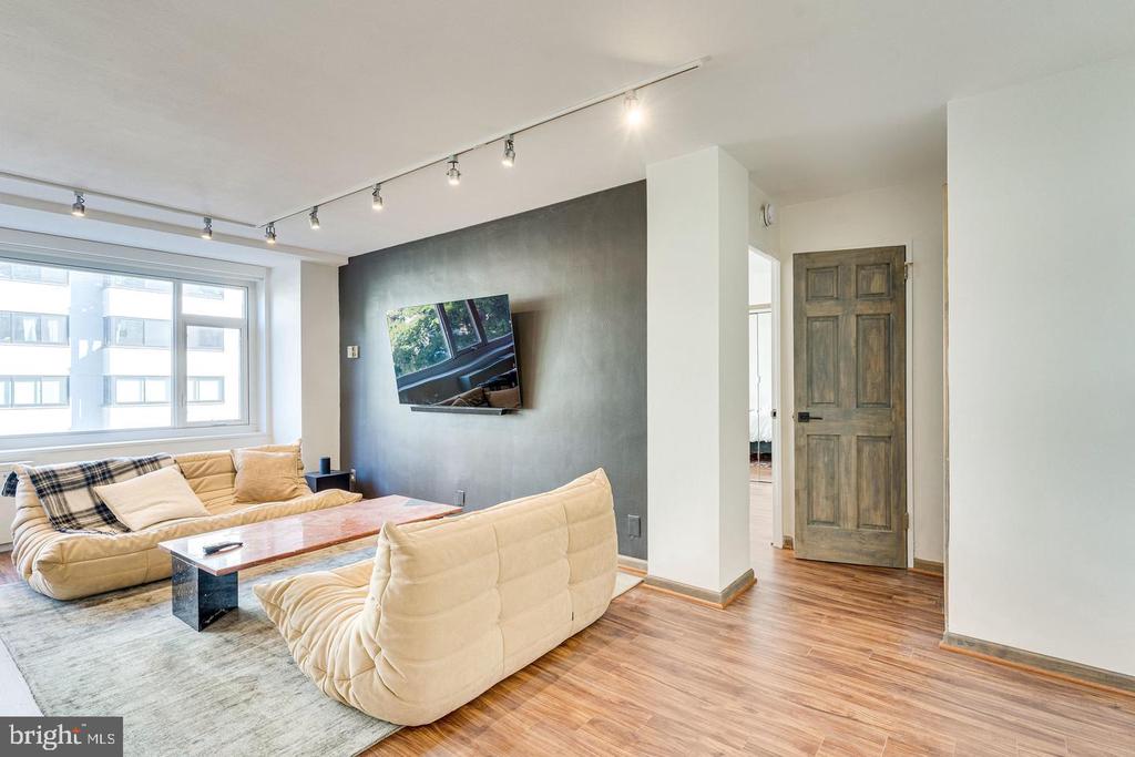 1545 18TH STREET NW 403