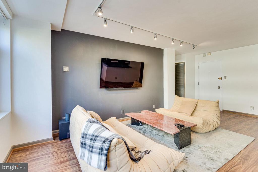 1545 18TH STREET NW 403