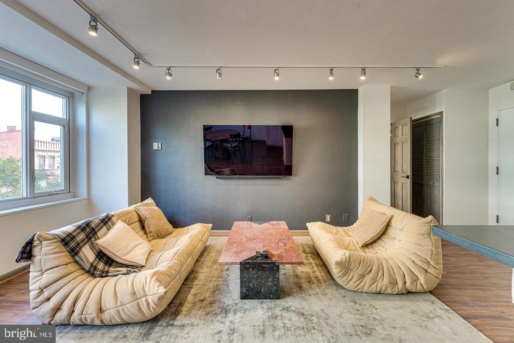 1545 18TH STREET NW 403
