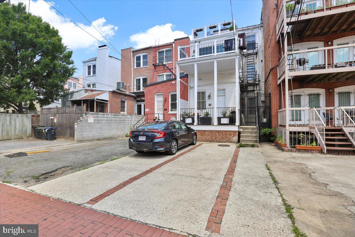 1832 Calvert St NW #3