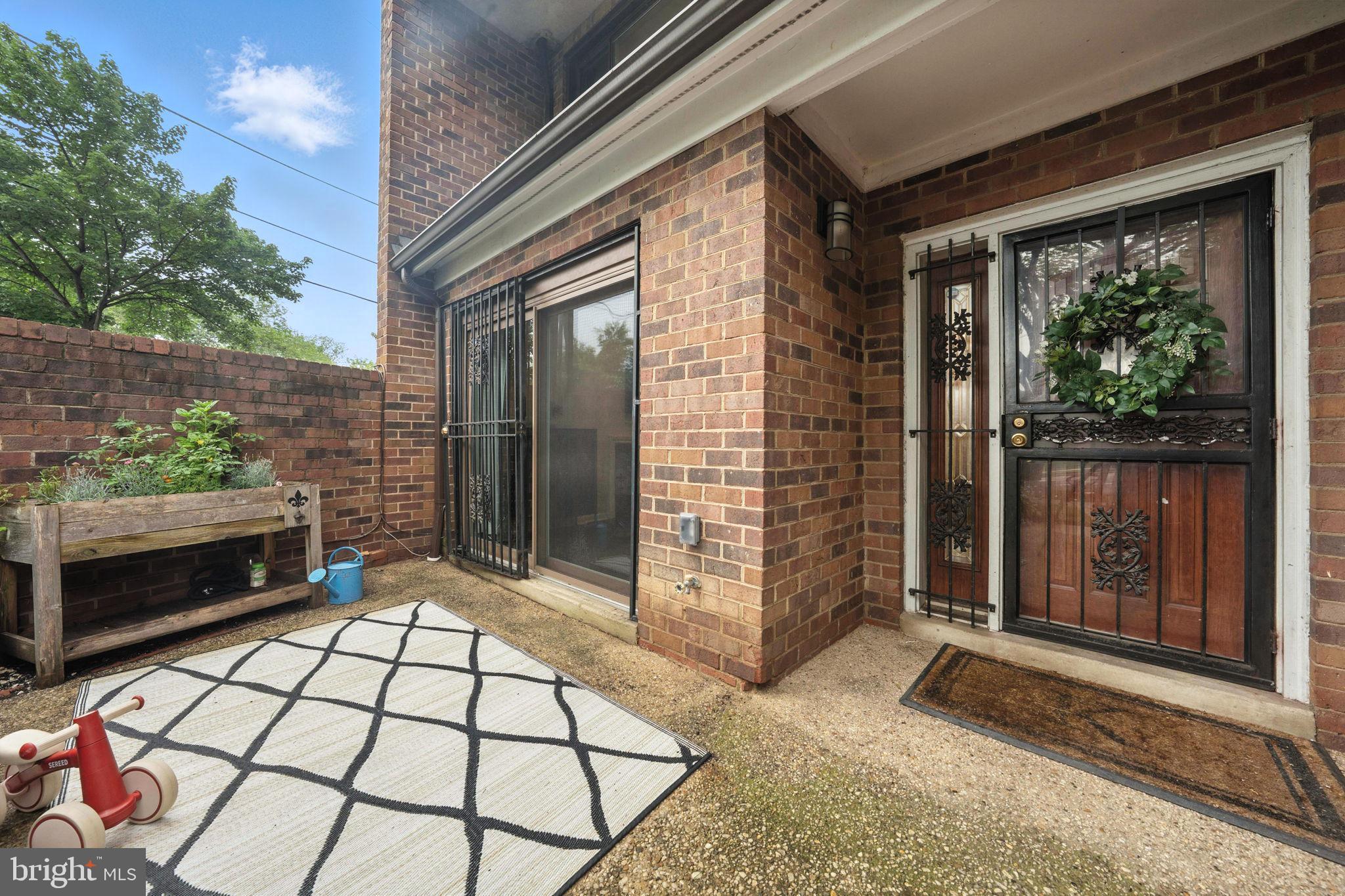 1055 MICHIGAN AVENUE NE 1055