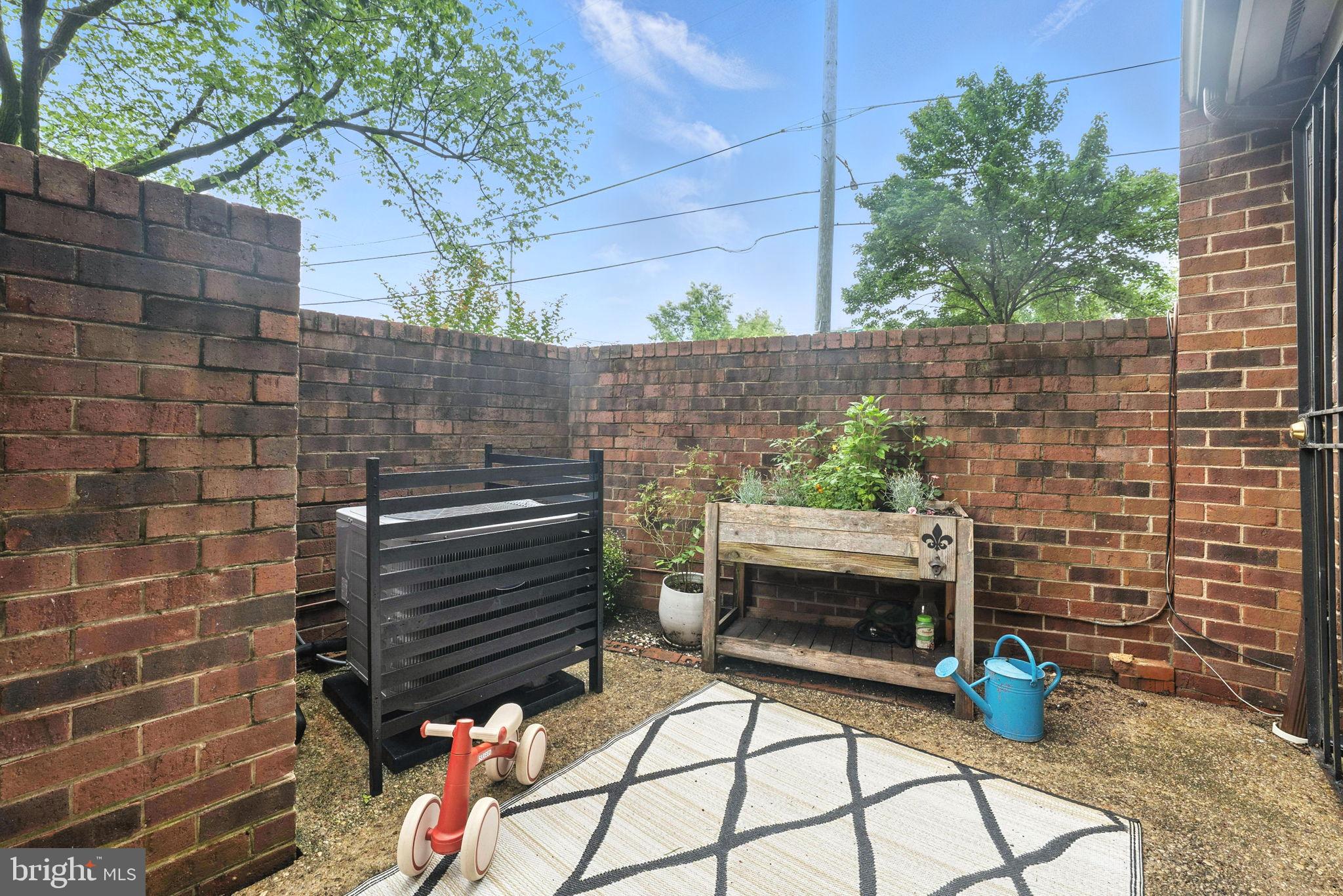 1055 MICHIGAN AVENUE NE 1055