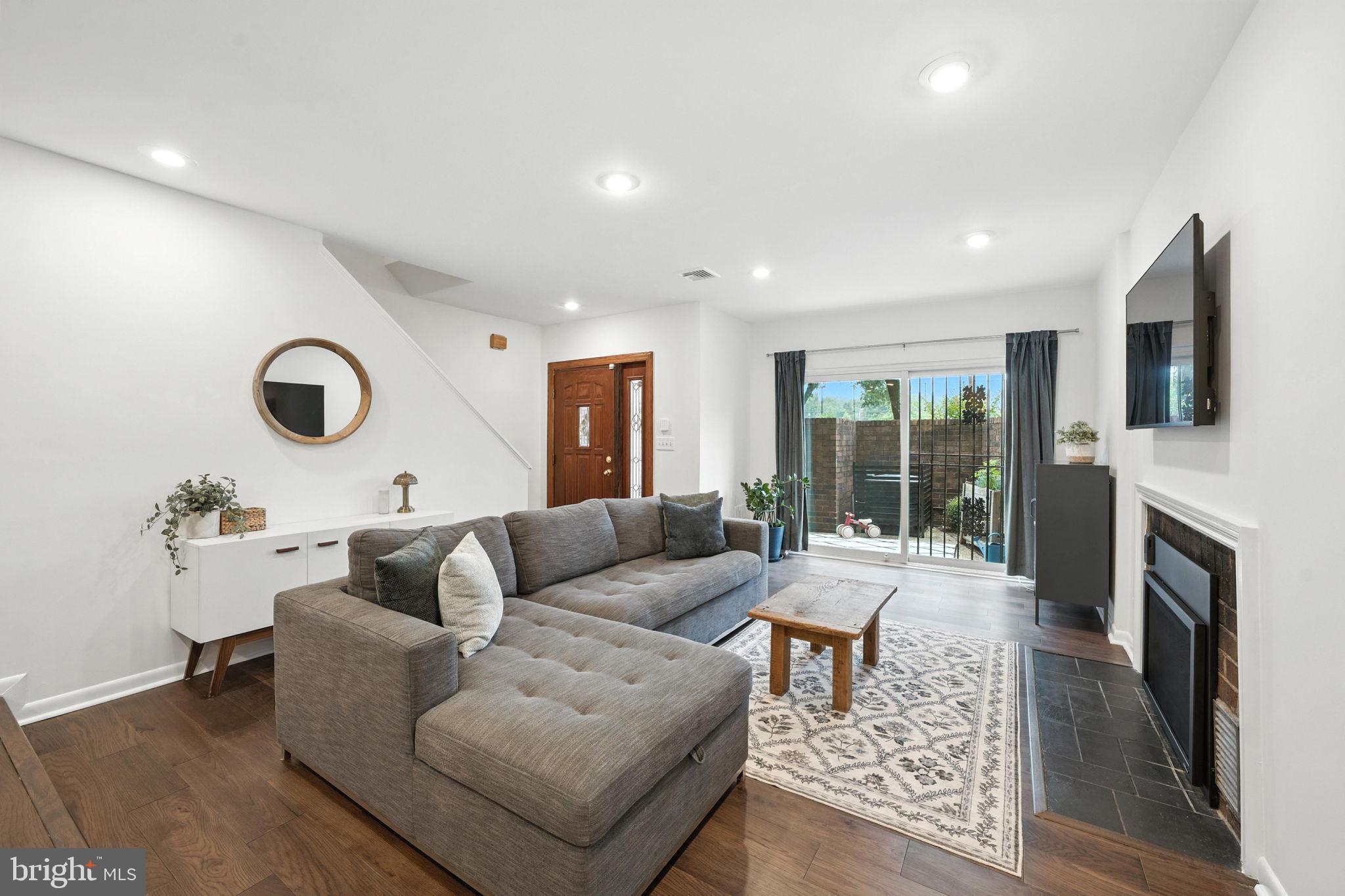 1055 MICHIGAN AVENUE NE 1055