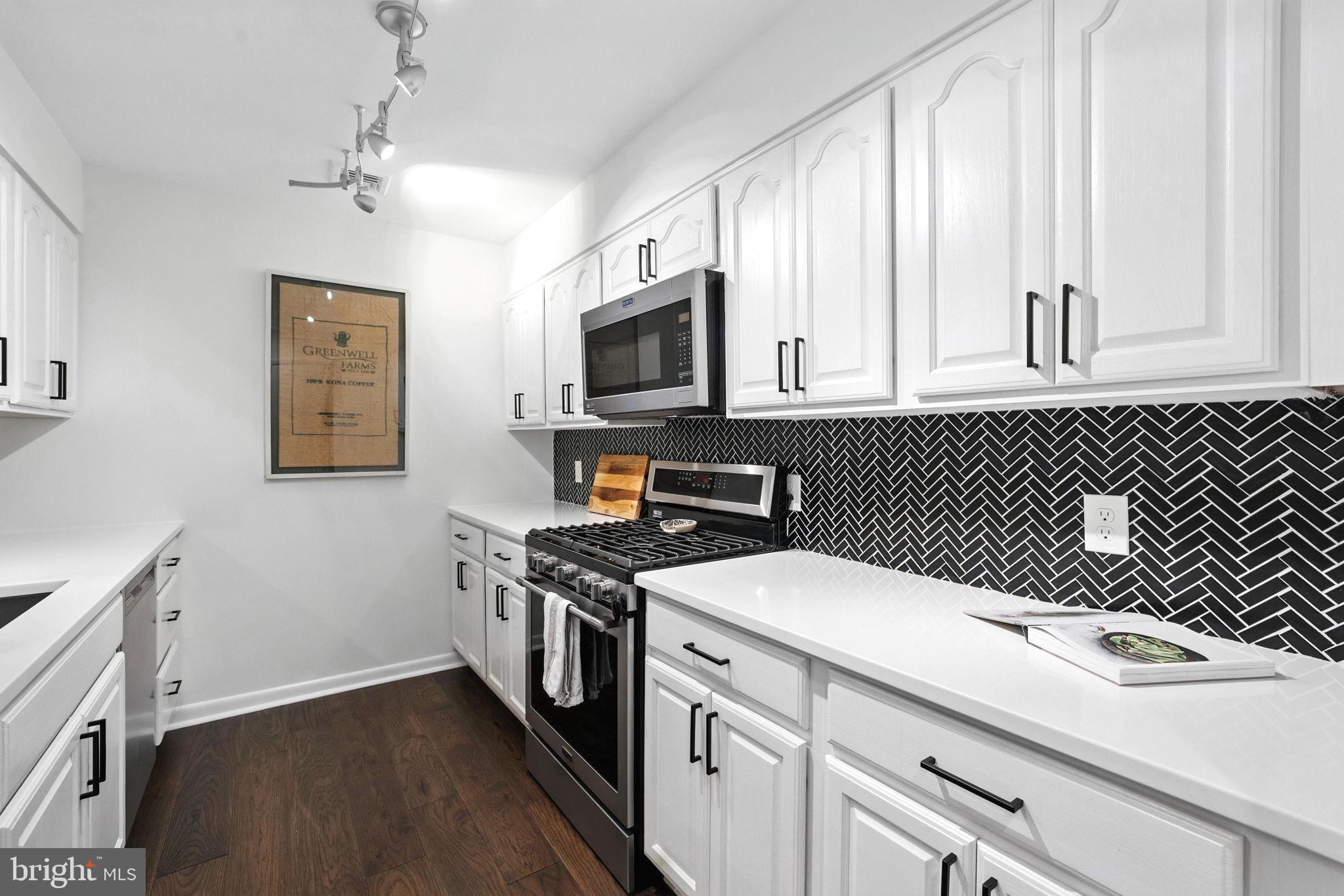 1055 MICHIGAN AVENUE NE 1055