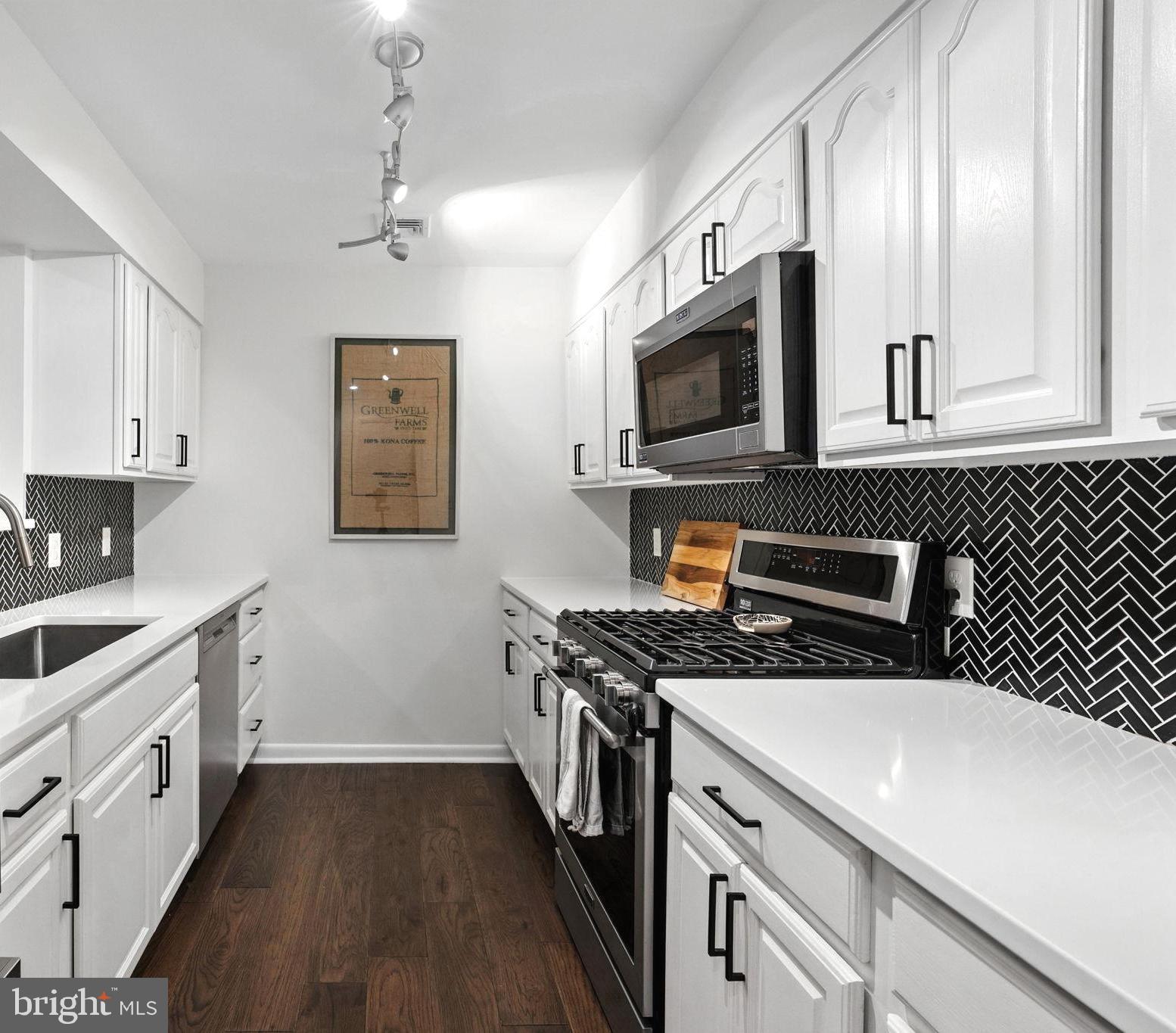 1055 MICHIGAN AVENUE NE 1055