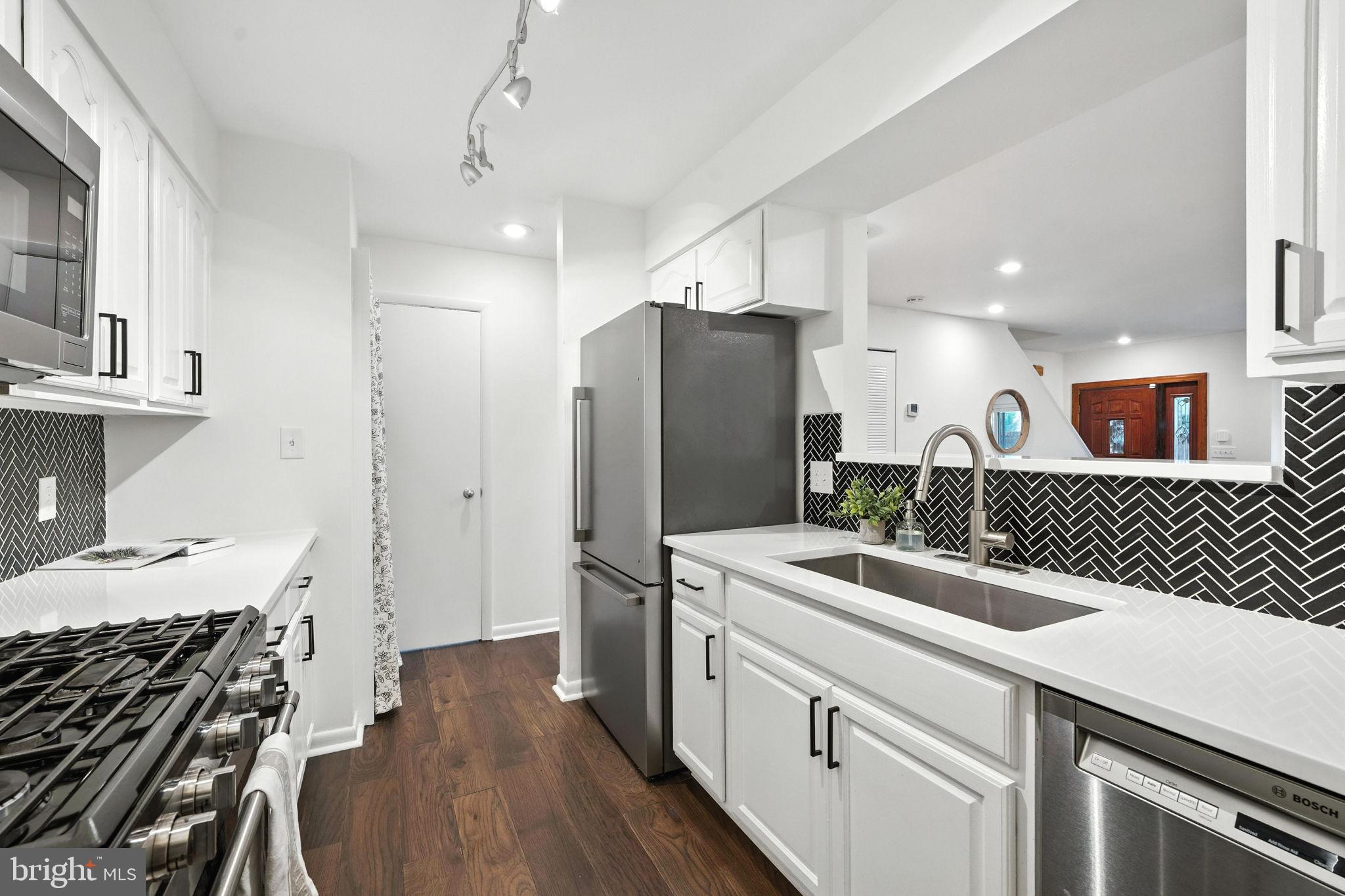 1055 MICHIGAN AVENUE NE 1055