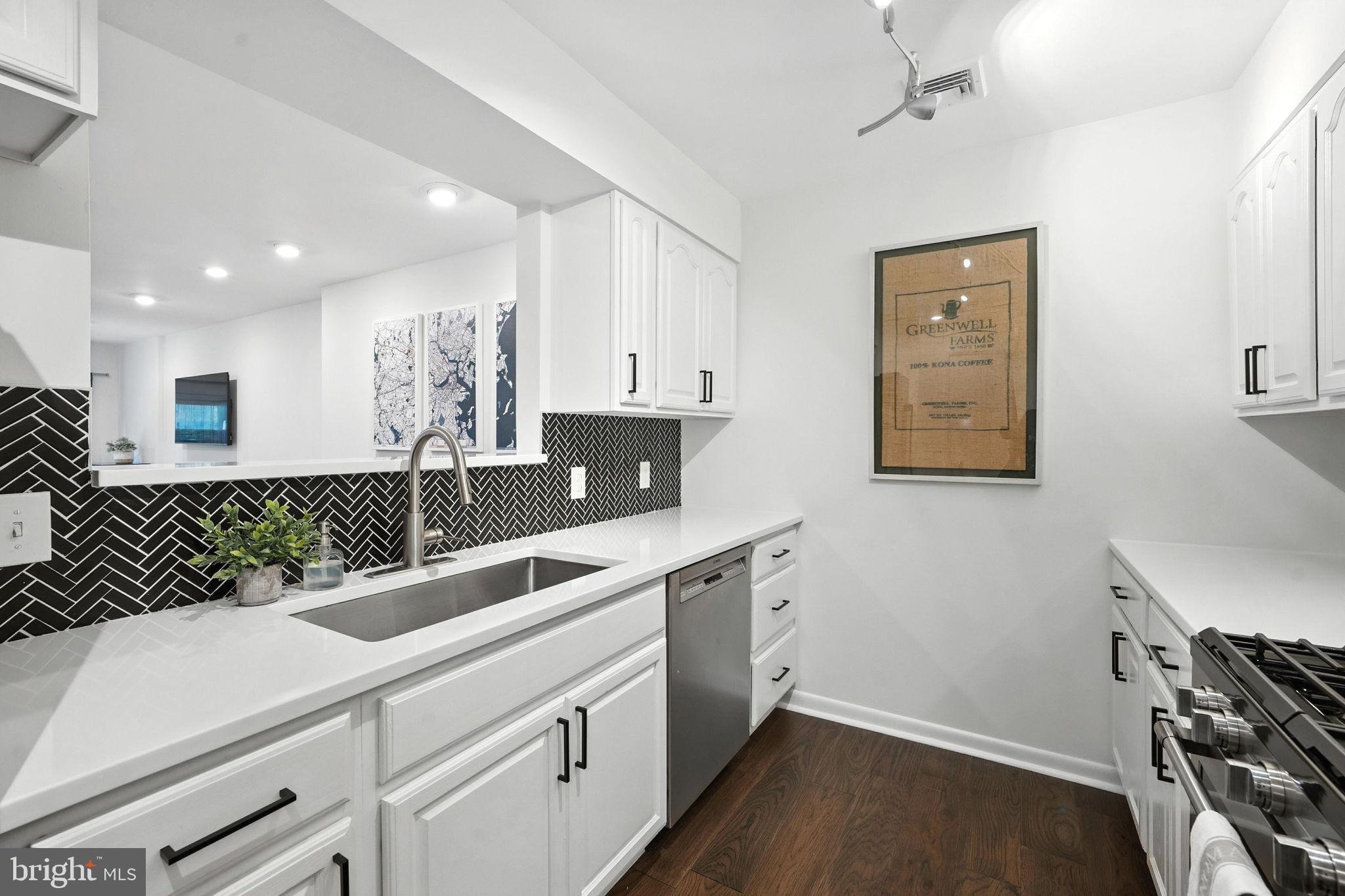 1055 MICHIGAN AVENUE NE 1055