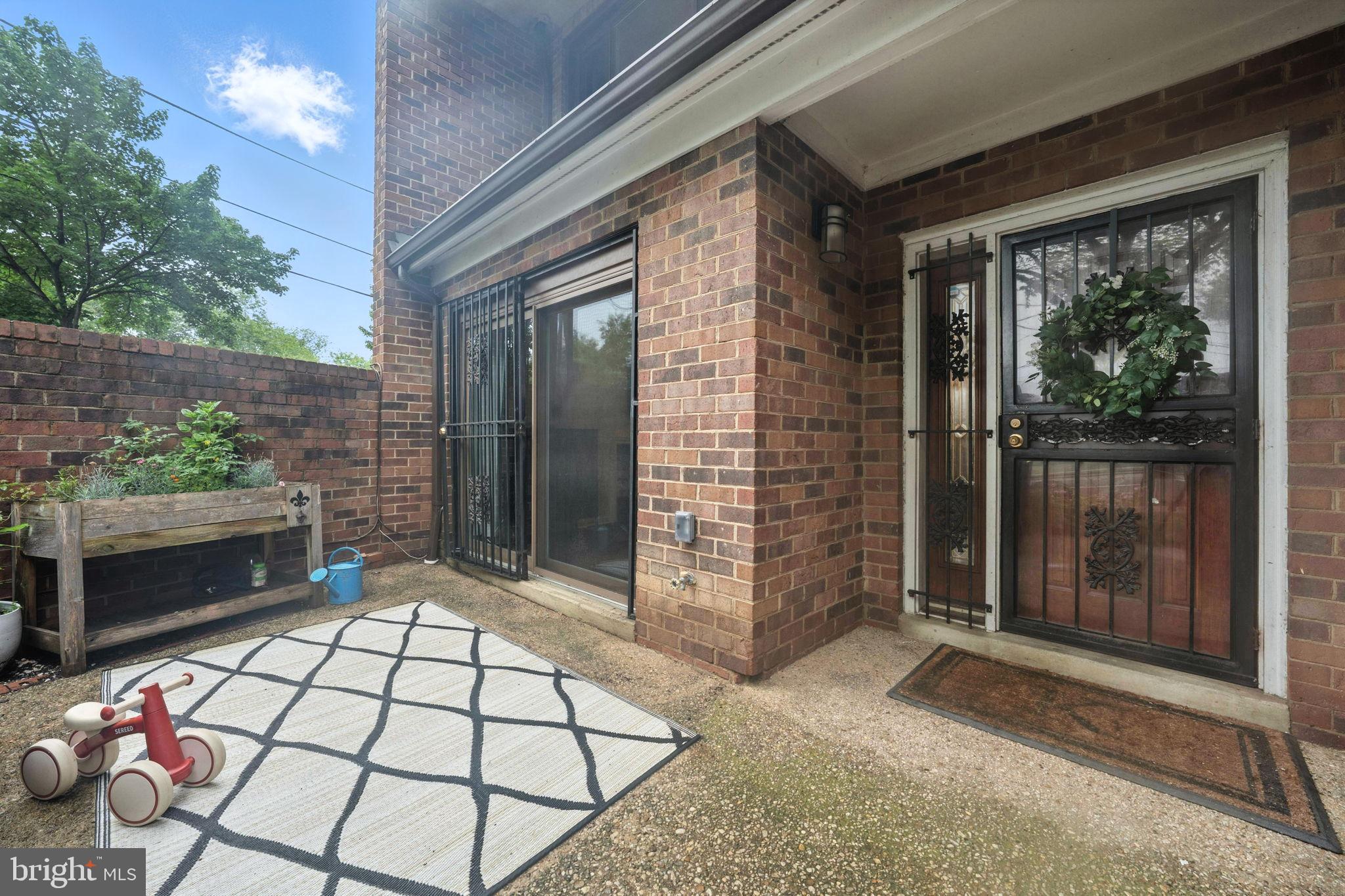 1055 MICHIGAN AVENUE NE 1055