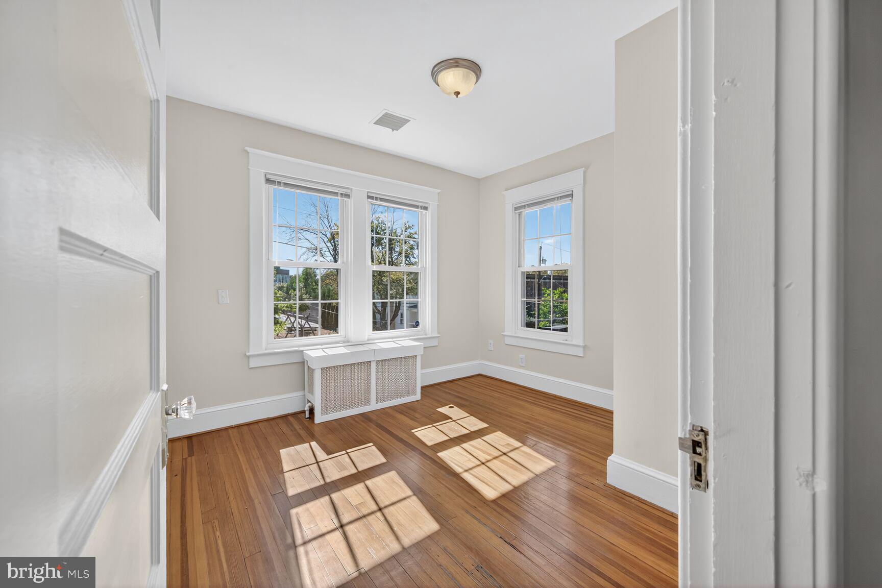 4209 ELLICOTT STREET NW