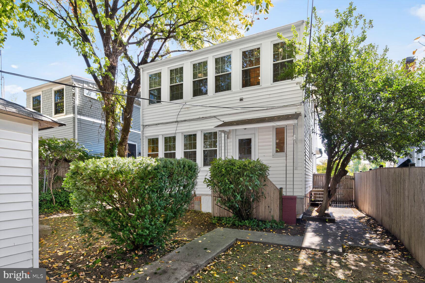 4209 ELLICOTT STREET NW