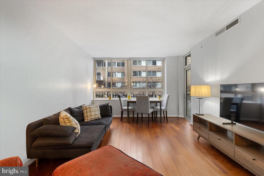 350 G STREET SW N212