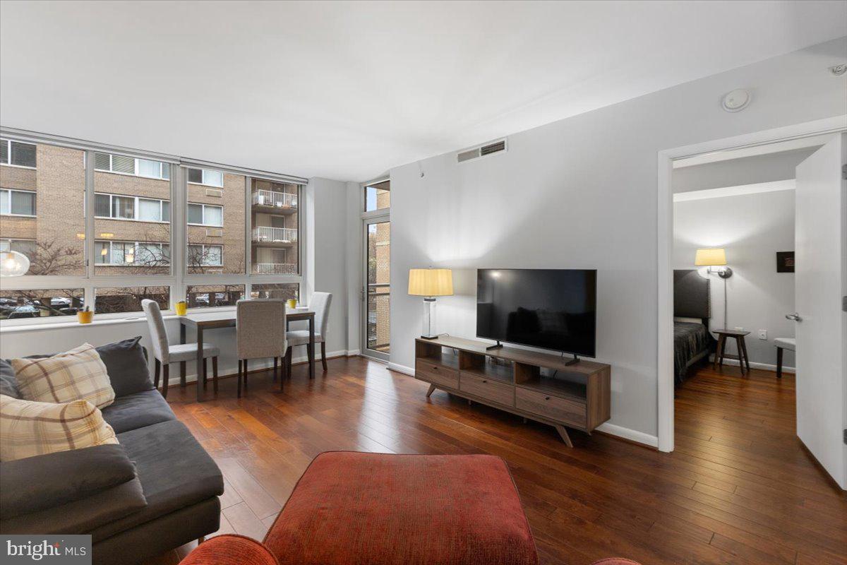 350 G STREET SW N212