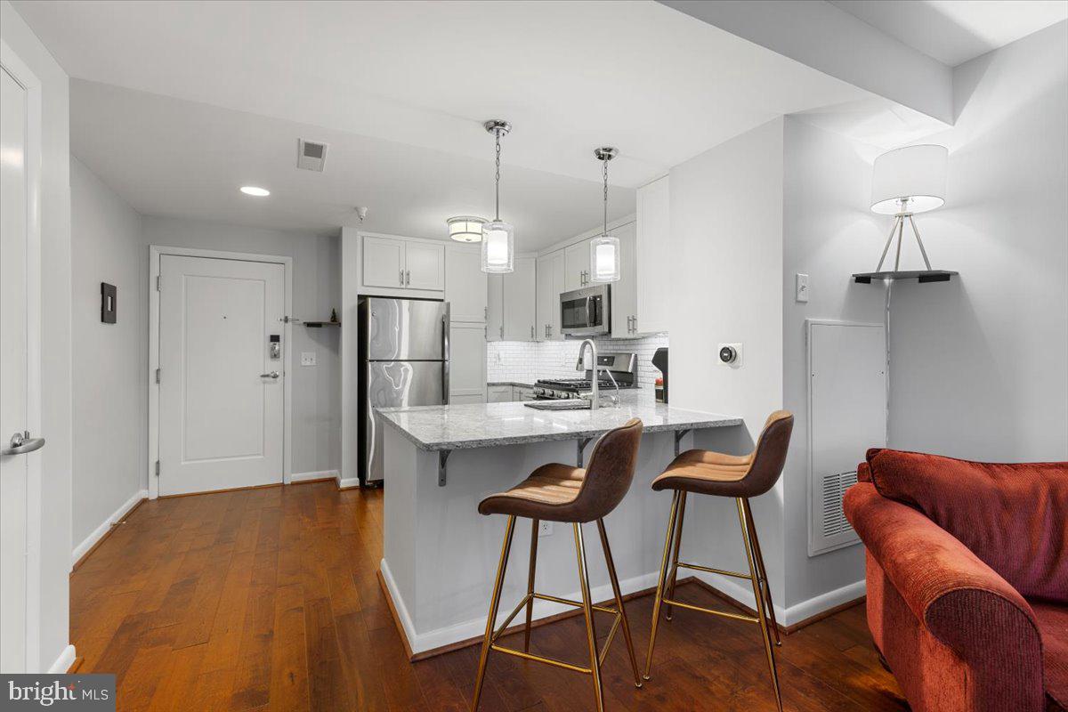 350 G STREET SW N212