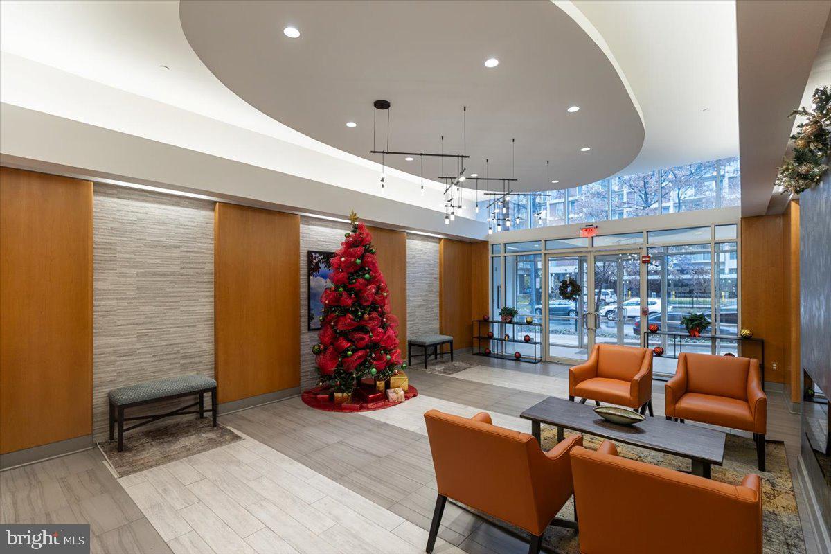 350 G STREET SW N212