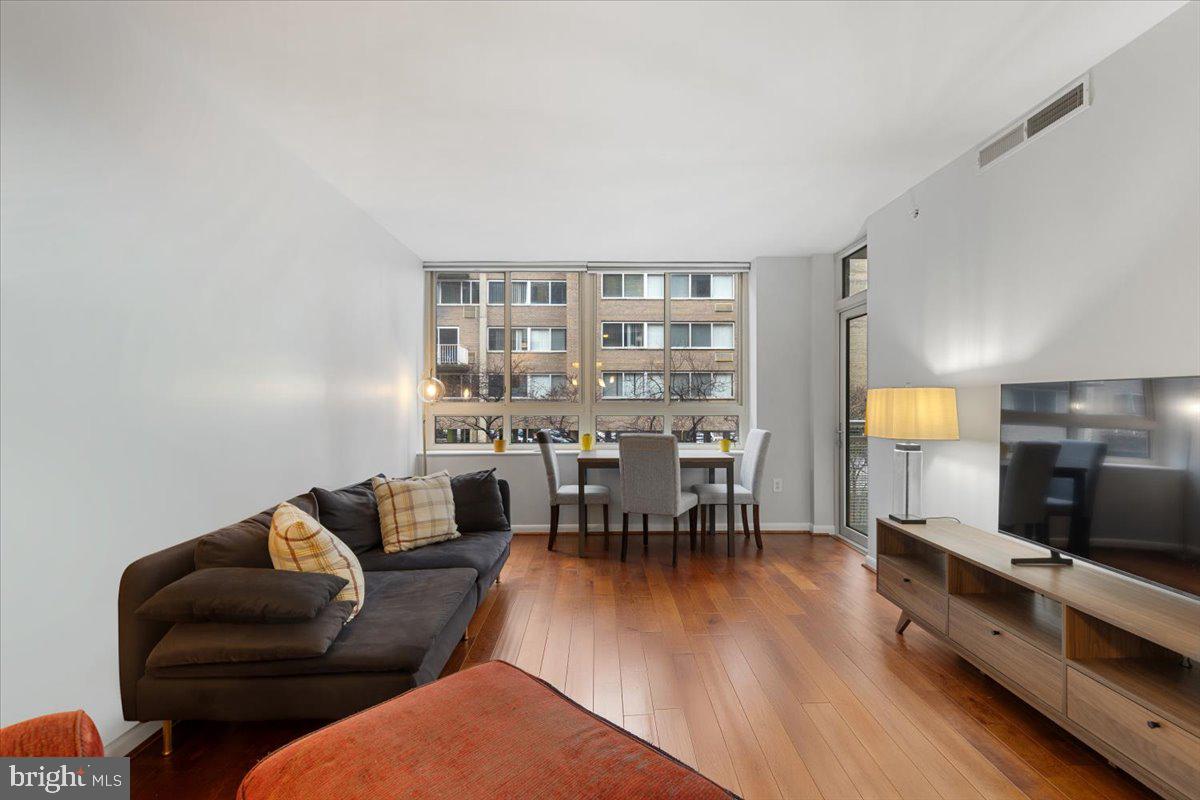 350 G STREET SW N212