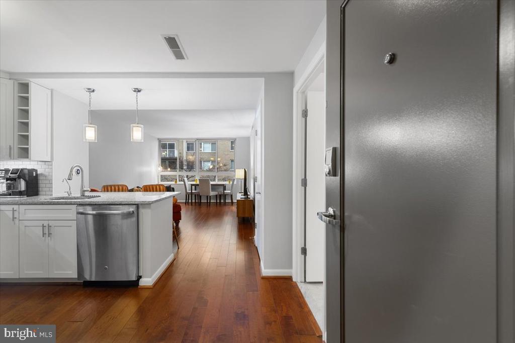 350 G STREET SW N212