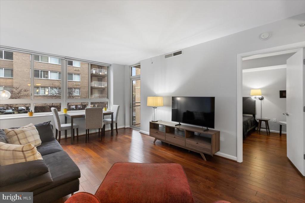 350 G STREET SW N212
