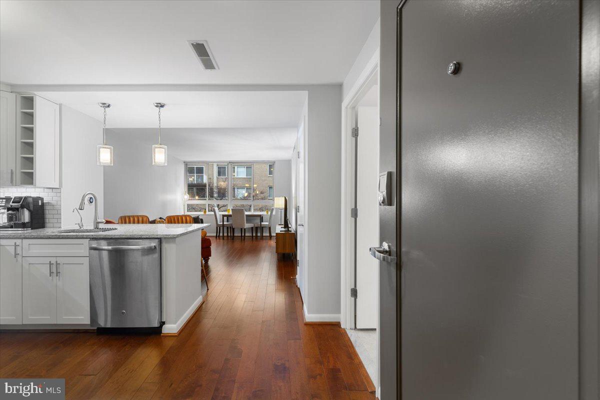 350 G STREET SW N212