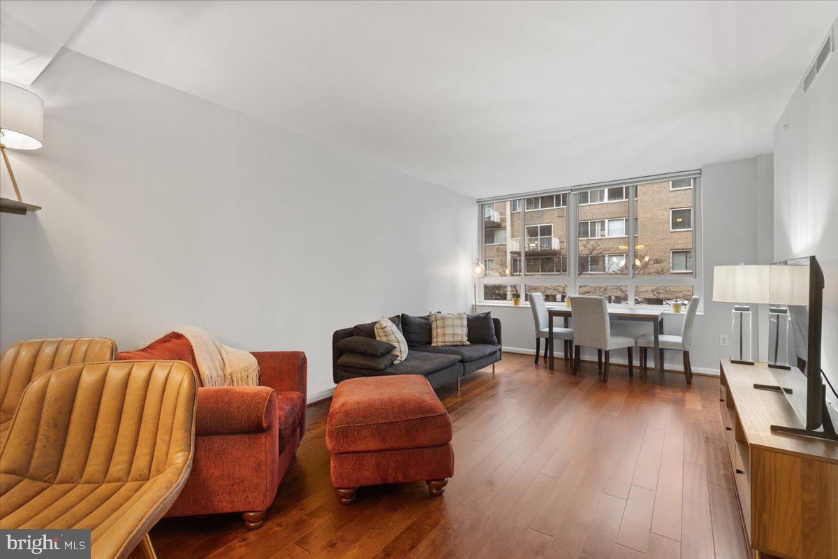 350 G STREET SW N212