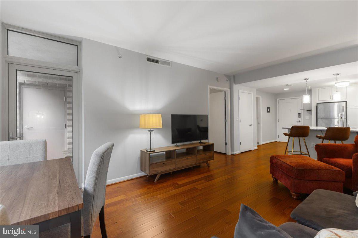 350 G STREET SW N212