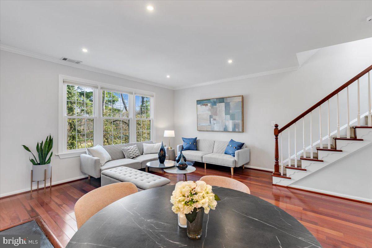 1949 CALVERT STREET NW E