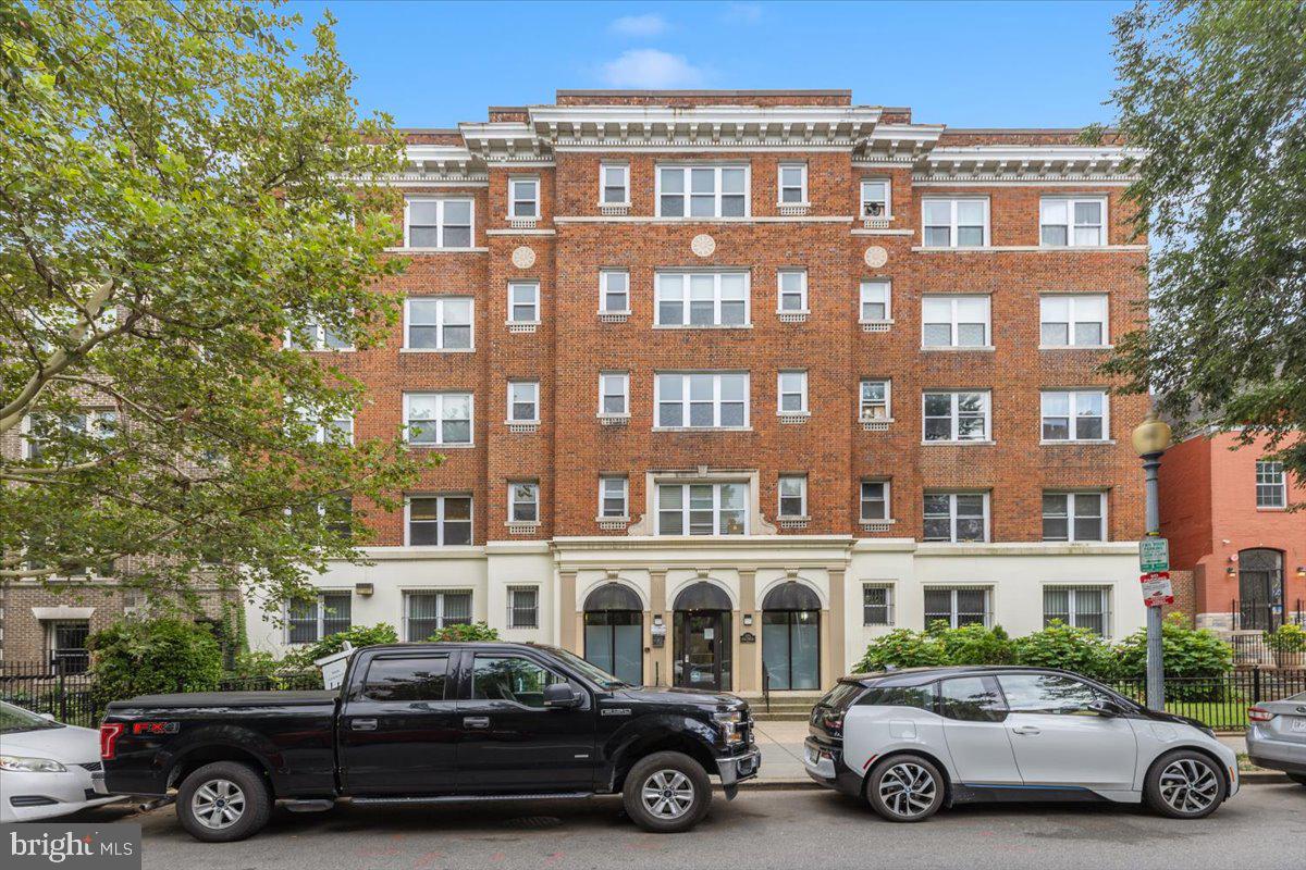 1458 COLUMBIA ROAD NW 105