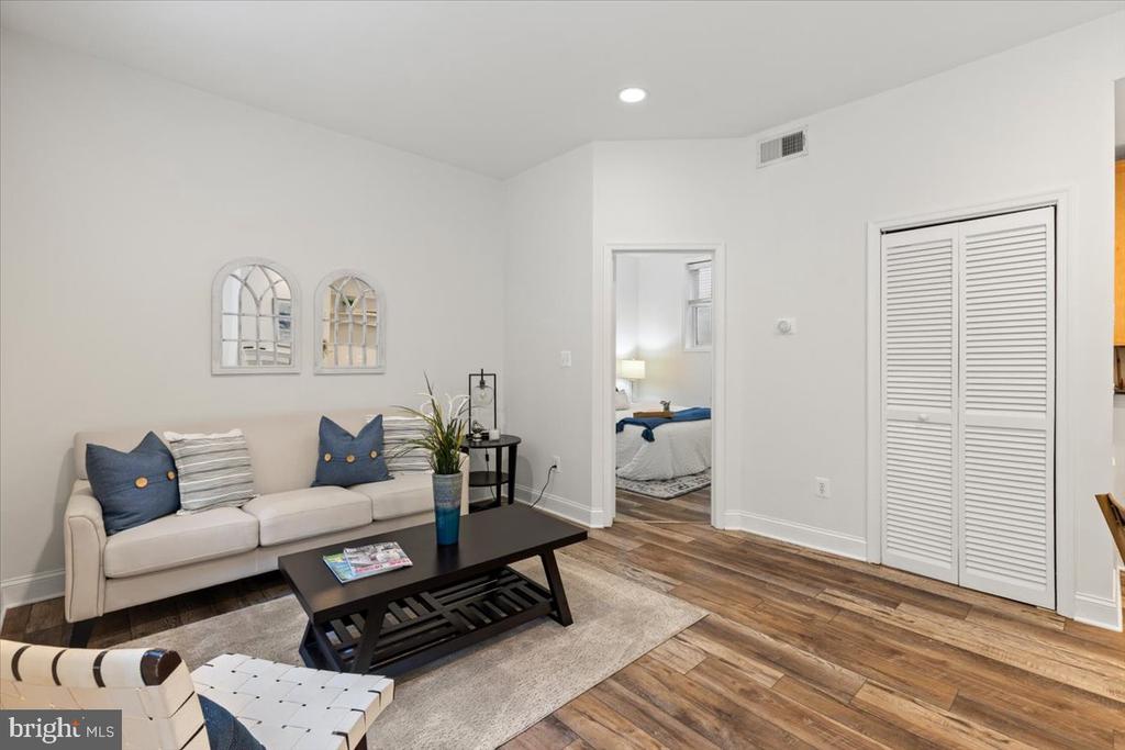 3350 17TH STREET NW T2