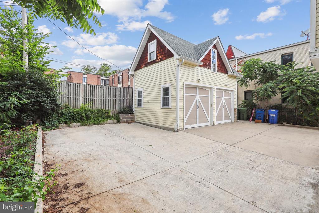 3350 17TH STREET NW T2