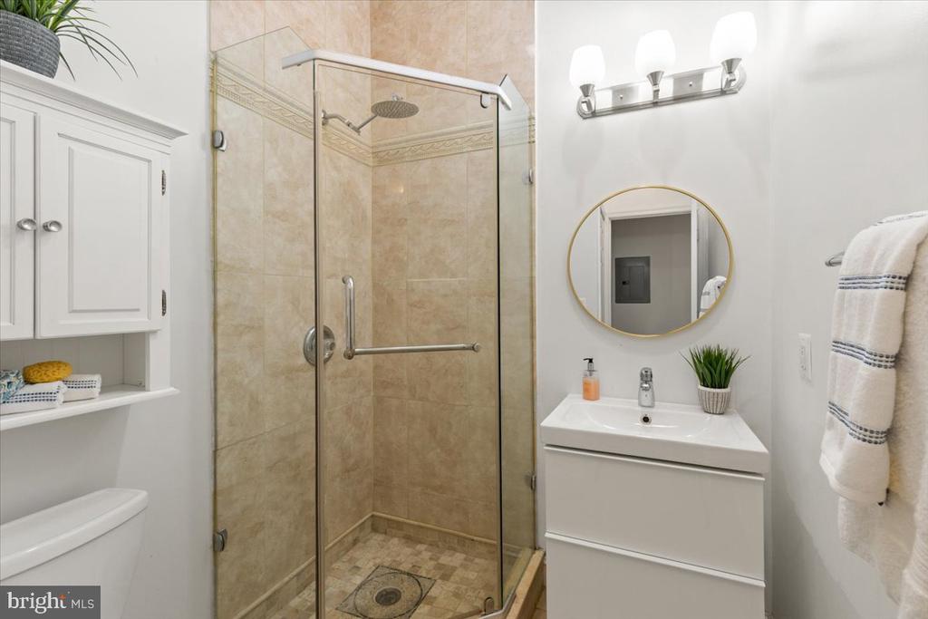 3350 17TH STREET NW T2