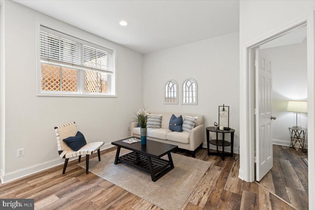 3350 17TH STREET NW T2