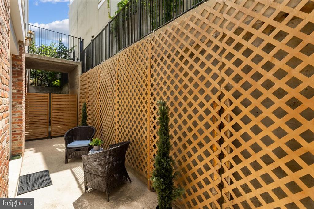 3350 17TH STREET NW T2
