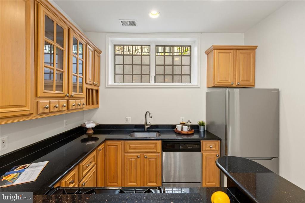 3350 17TH STREET NW T2