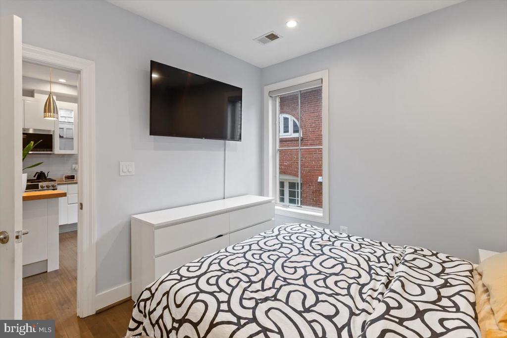 625 PARK ROAD NW Unit: 204