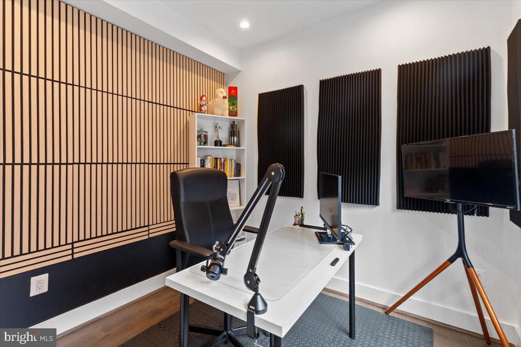 625 PARK ROAD NW Unit: 204
