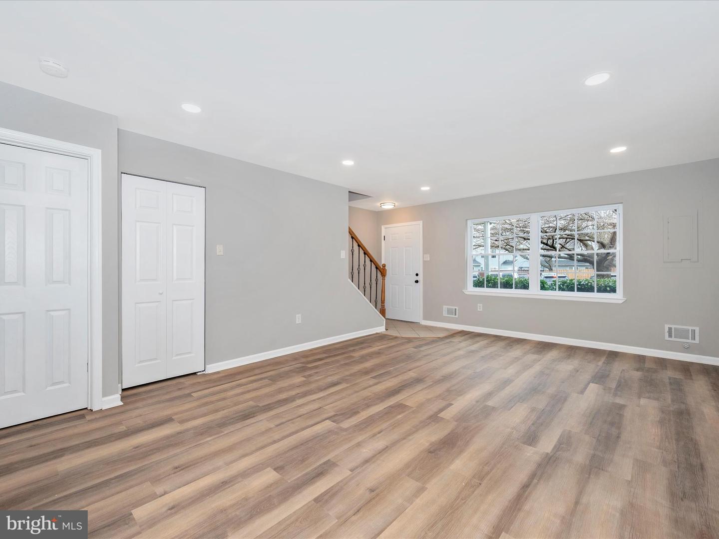 6854 Carnation Cir