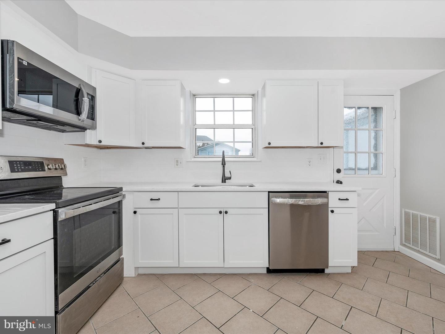 6854 Carnation Cir