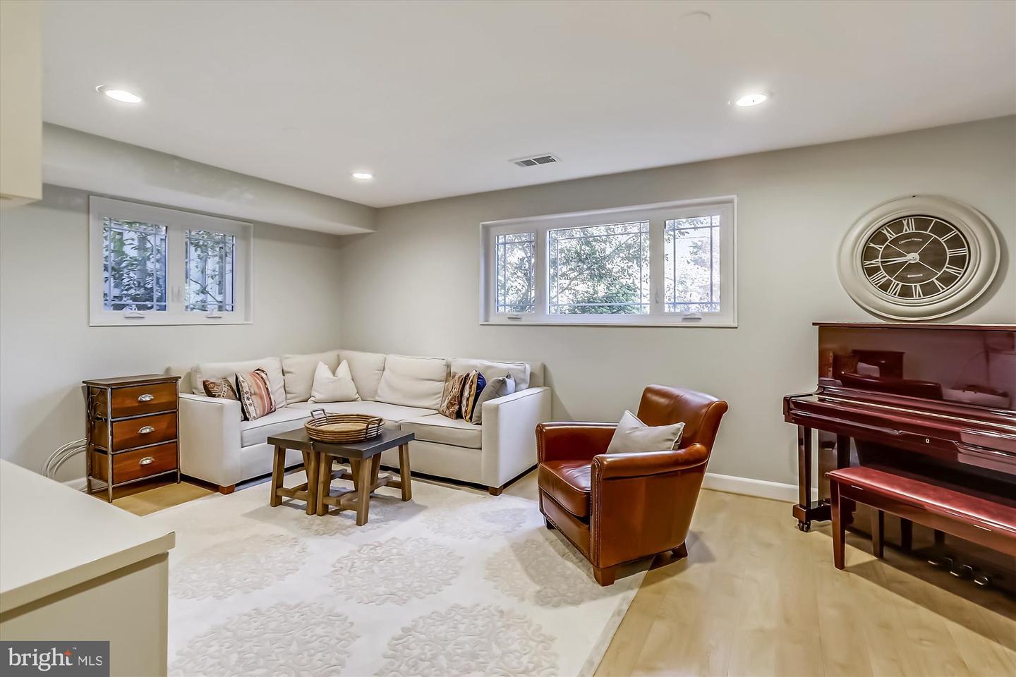 3908 MONTROSE DRIVEWAY