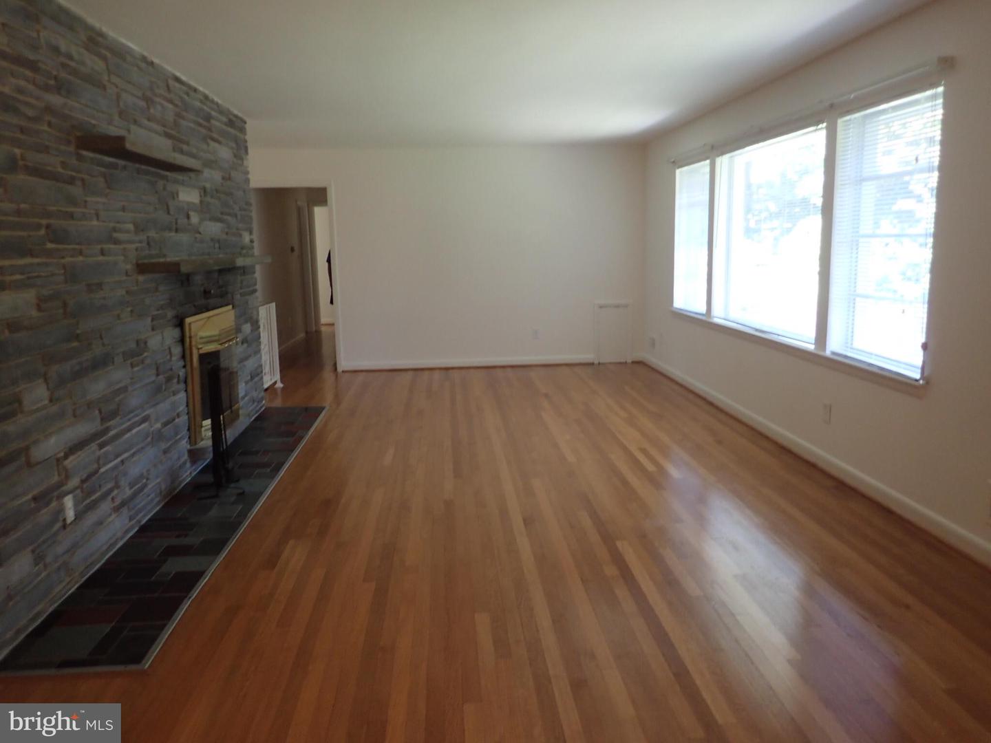 7515 GRANADA DRIVE