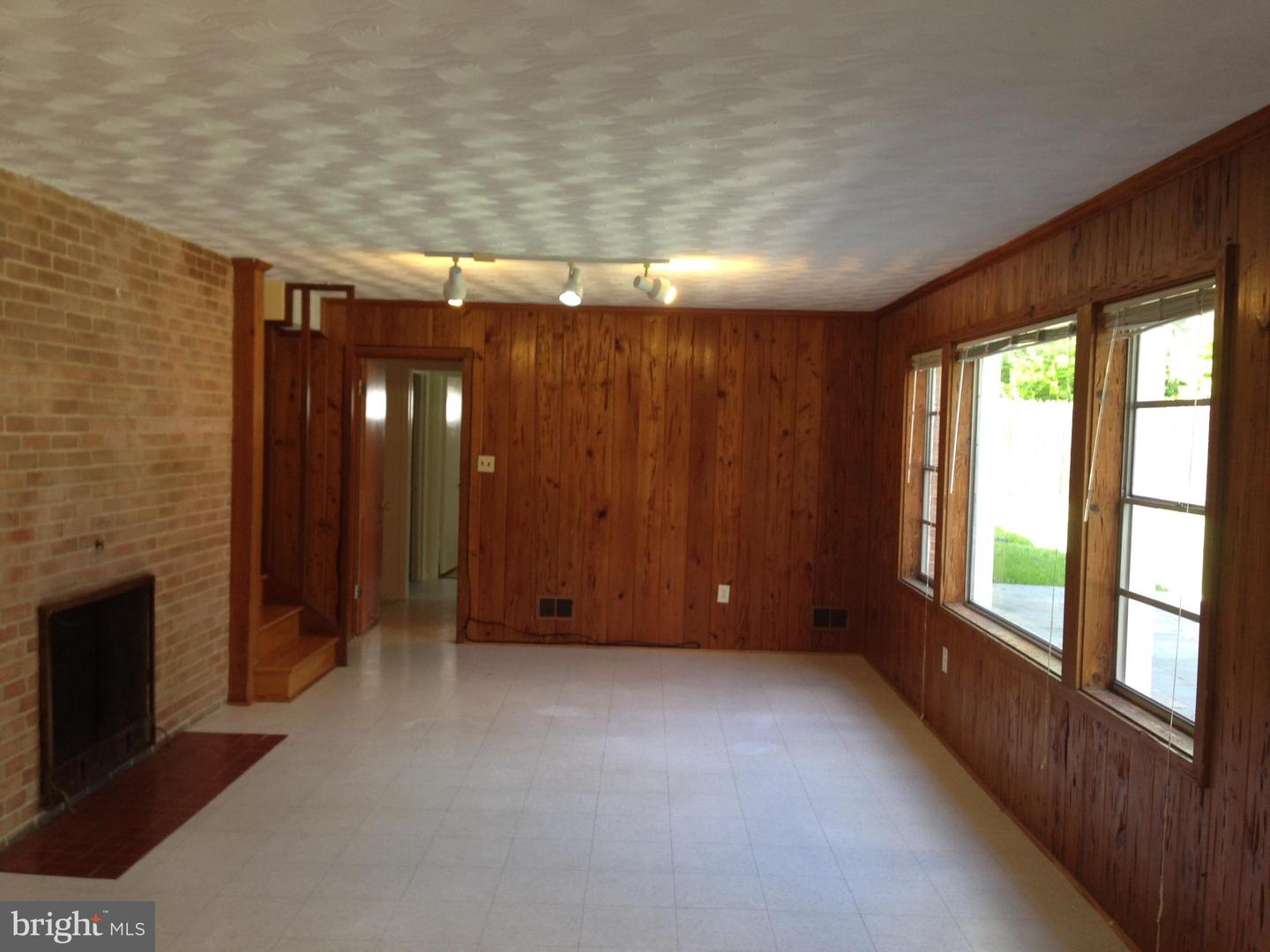 7515 GRANADA DRIVE
