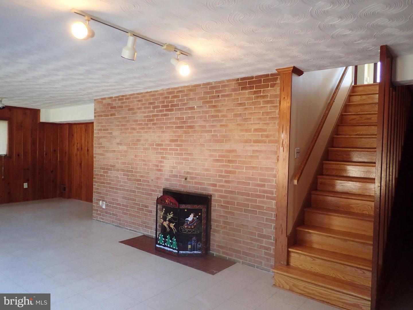 7515 GRANADA DRIVE