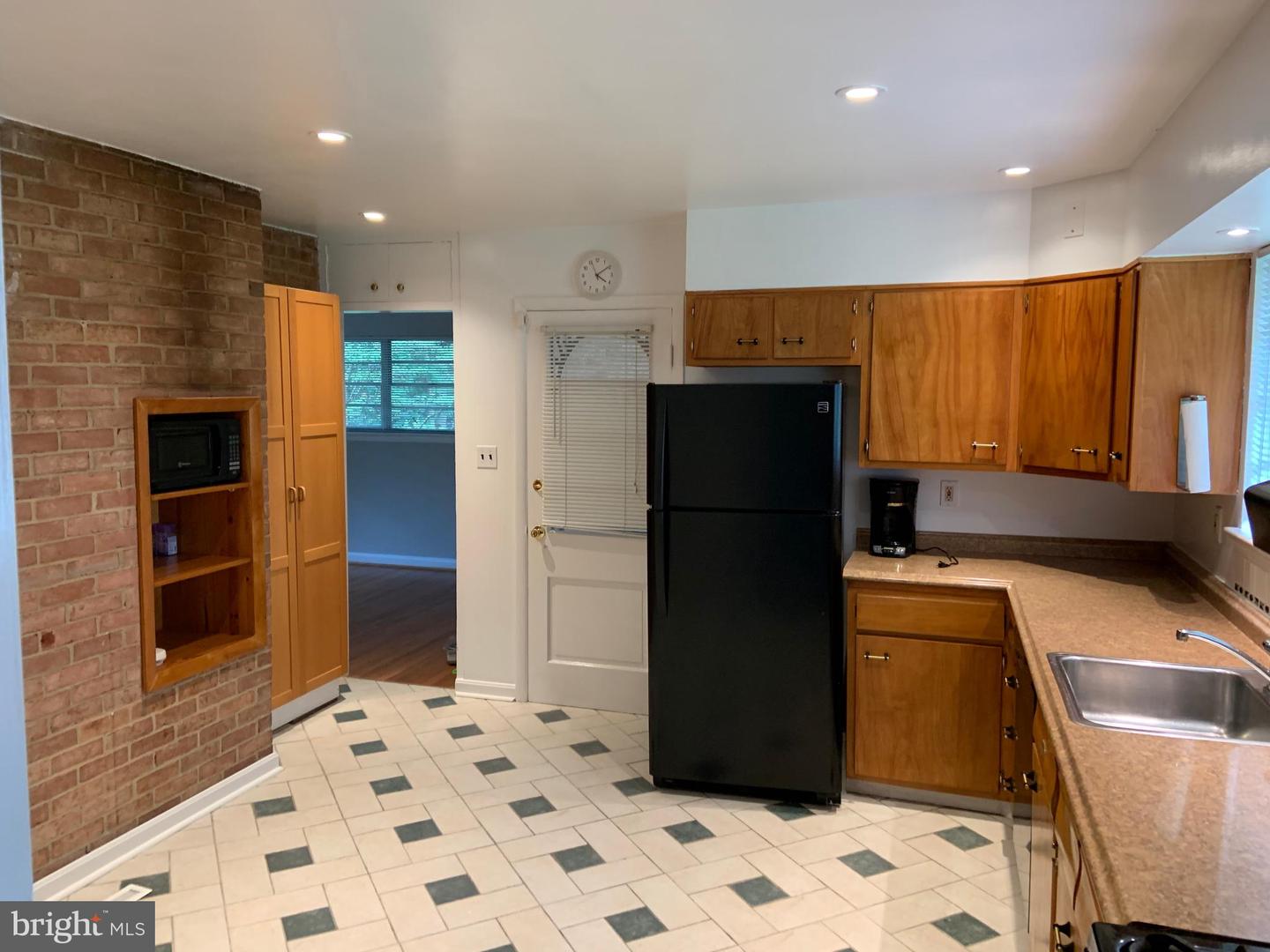 7515 GRANADA DRIVE