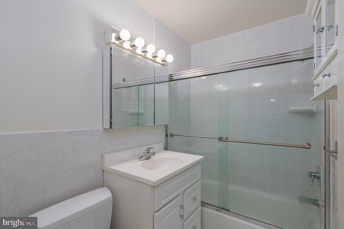 10670 WEYMOUTH STREET Unit: 204